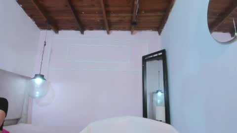 Snapshot of izelevans chatting on April 2026 10:35:02 AM izelevans online show from April 2026 10:35:02 AM