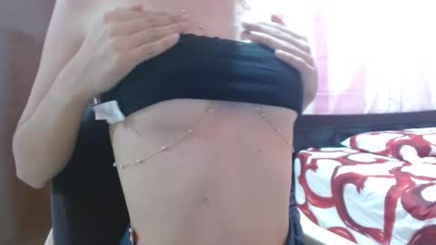 Snapshot of izy_bell chatting on November 2025 06:51:01 PM Izzyy online show from November 2025 06:51:01 PM