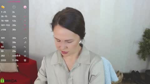 Queen of nylon  Victoria online show from October 2025 06:03:01 AM