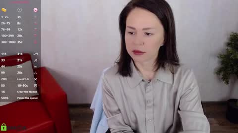 Queen of nylon  Victoria online show from November 2025 05:21:01 AM