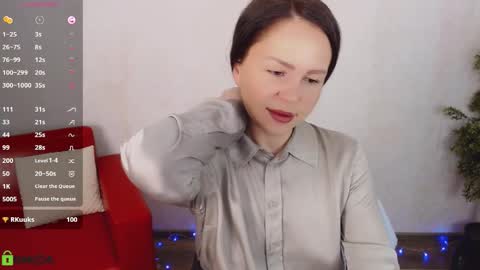 Queen of nylon  Victoria online show from January 2026 05:22:01 AM