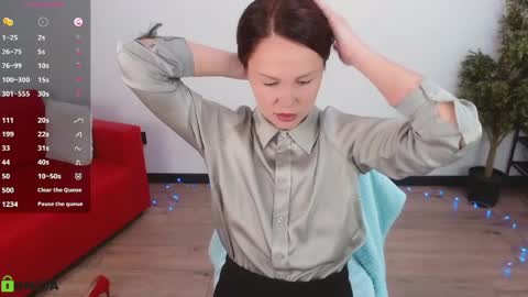 Queen of nylon  Victoria online show from May 2026 05:47:02 AM