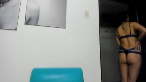 Snapshot of izzy_cum chatting on January 2025 04:25:02 PM Izzy online show from January 2025 04:25:02 PM