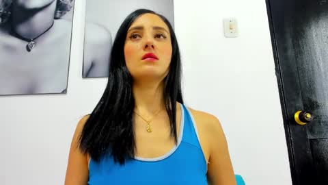 Snapshot of izzy_cum chatting on January 2025 12:18:01 PM Izzy online show from January 2025 12:18:01 PM