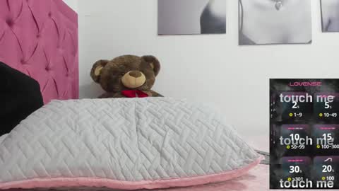 Snapshot of izzy_cum chatting on March 2025 04:11:01 PM Izzy online show from March 2025 04:11:01 PM