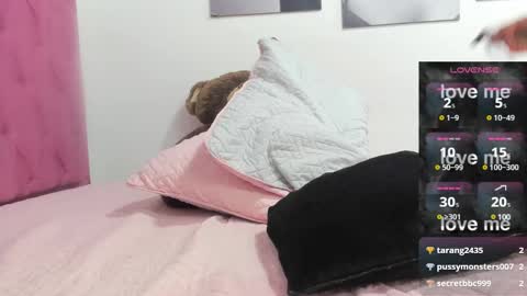 Snapshot of izzy_cum chatting on March 2025 05:04:01 PM Izzy online show from March 2025 05:04:01 PM