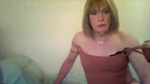 Snapshot of izzy_mchoney chatting on January 2025 04:35:01 PM izzy_mchoney online show from January 2025 04:35:01 PM