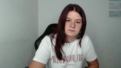 Snapshot of izzyflame18 chatting on September 2025 07:52:02 AM Shygirl online show from September 2025 07:52:02 AM