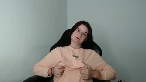 Snapshot of izzyflame18 chatting on October 2025 07:45:01 PM Shygirl online show from October 2025 07:45:01 PM