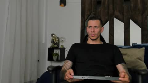 Snapshot of j_king__ chatting on January 2026 05:51:02 PM J King online show from January 2026 05:51:02 PM