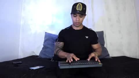 Snapshot of j_musiry chatting on January 2025 05:02:02 AM i am juan musiry independent model online show from January 2025 05:02:02 AM