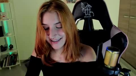 Linda Sofia help me get to 100 thumbs up online show from December 2024 05:18:02 AM