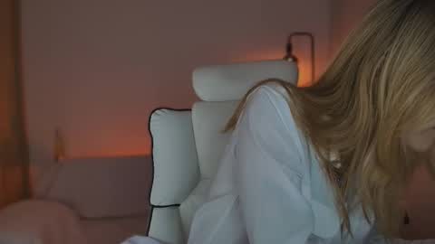 Linda Sofia help me get to 100 thumbs up online show from September 2025 05:09:01 AM