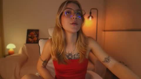 Linda Sofia help me get to 100 thumbs up online show from October 2025 05:06:01 AM