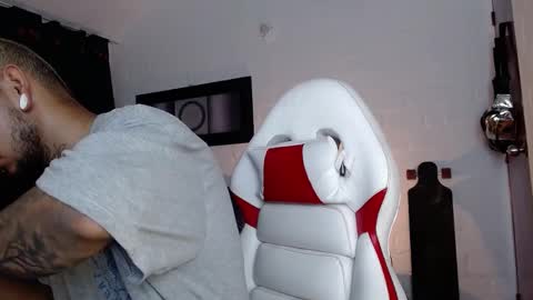 Michael Caicedo online show from February 2025 04:03:02 AM