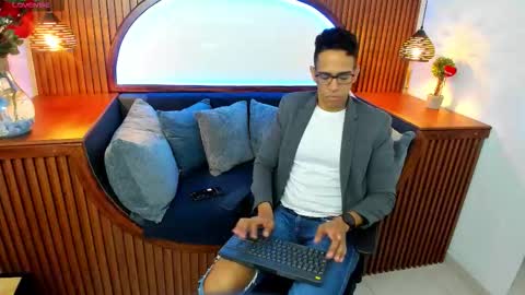 jacobdraven online show from November 2025 04:34:02 AM