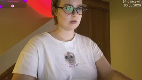jacywinslat online show from May 2026 11:37:01 AM