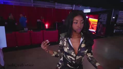 Snapshot of jada_valentine chatting on October 2025 06:41:02 PM Jada online show from October 2025 06:41:02 PM