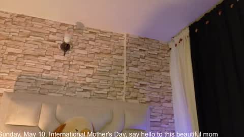 jade white  online show from May 2026 12:33:02 PM
