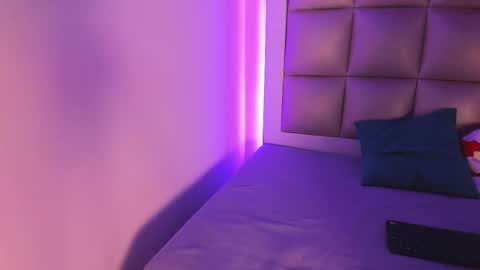 Snapshot of jadeestudios chatting on December 2025 04:18:02 AM jadeestudios online show from December 2025 04:18:02 AM