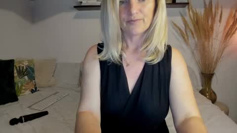 elena online show from May 2026 02:29:01 AM