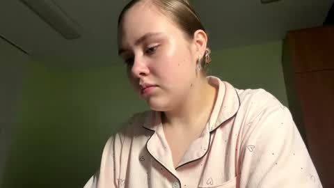 Mila online show from April 2026 02:22:01 PM