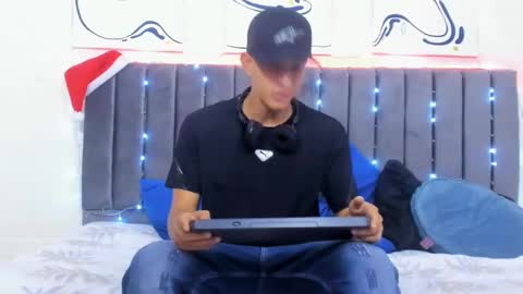 Hi guys im new 3 online show from December 2024 08:25:02 PM