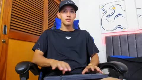 Hi guys im new 3 online show from January 2025 07:03:01 PM