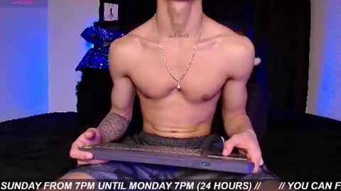 Snapshot of james1lee_ chatting on July 2026 05:02:02 AM LeonardoInsta LeonardoperezcoPvt open online show from July 2026 05:02:02 AM