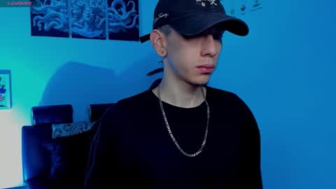 james_adamss_ online show from November 2025 12:26:01 PM