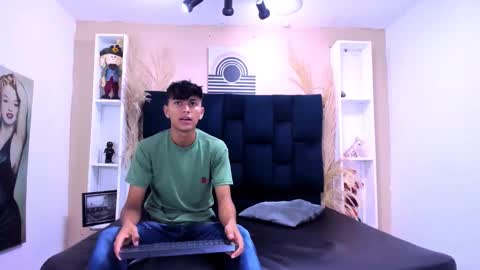 Snapshot of james_and_kenet chatting on February 2026 01:10:01 PM James y Kenet online show from February 2026 01:10:01 PM