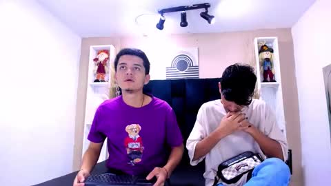 Snapshot of james_and_kenet chatting on February 2026 01:05:01 PM James y Kenet online show from February 2026 01:05:01 PM