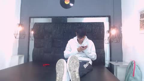 Snapshot of james_and_kenet chatting on February 2026 11:50:02 AM James y Kenet online show from February 2026 11:50:02 AM