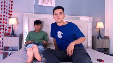 Snapshot of james_and_kenet chatting on February 2026 07:32:02 PM James y Kenet online show from February 2026 07:32:02 PM