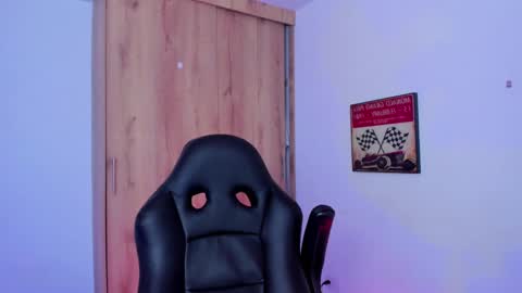 Snapshot of jamesgraay chatting on December 2024 07:07:02 PM James Gray online show from December 2024 07:07:02 PM