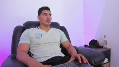 Snapshot of jamesgraay chatting on January 2025 07:21:01 AM James Gray online show from January 2025 07:21:01 AM