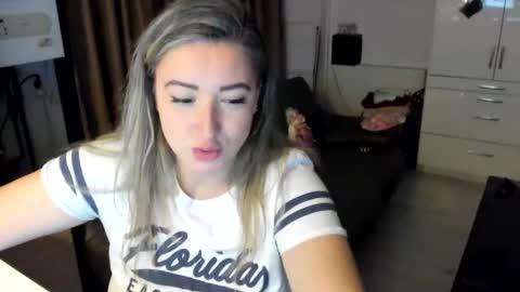 Snapshot of jamielane chatting on December 2025 09:54:02 PM jamielanecb online show from December 2025 09:54:02 PM