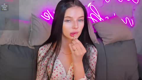 Snapshot of jane_johnston chatting on November 2025 12:44:01 AM Eva online show from November 2025 12:44:01 AM