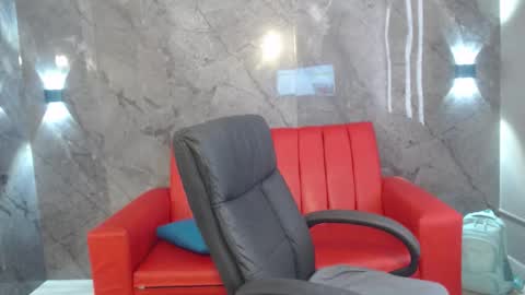 Jan online show from October 2025 08:00:02 PM