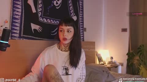 Snapshot of janne_maybe chatting on January 2025 03:58:01 PM jmaybe e online show from January 2025 03:58:01 PM