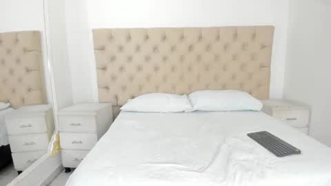 Janne  online show from September 2025 08:41:01 PM