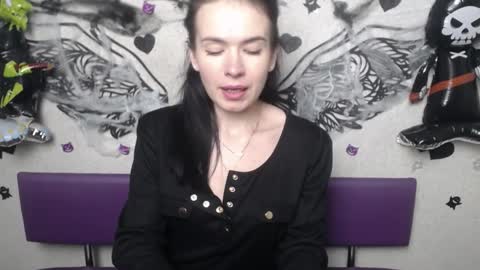 JasmineKouch online show from November 2025 06:52:02 PM