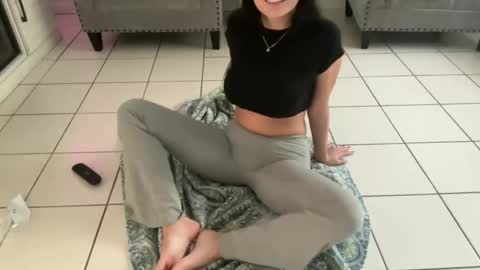 Snapshot of jasminetate chatting on November 2025 06:19:02 PM Jasmine Tate online show from November 2025 06:19:02 PM