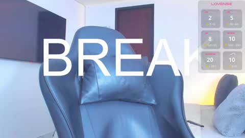 JBrooksXx online show from November 2025 06:39:01 PM