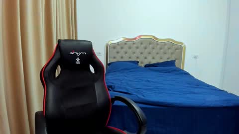 Snapshot of javicute4u chatting on September 2025 12:10:01 AM Javi online show from September 2025 12:10:01 AM