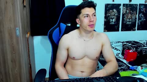 Javier online show from December 2024 11:07:01 PM