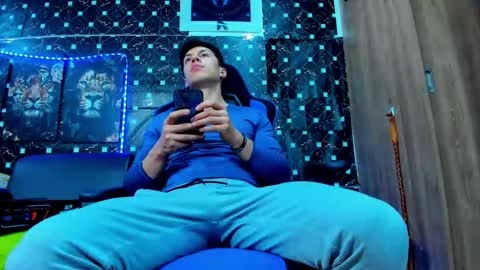 Javier online show from September 2025 12:01:01 AM