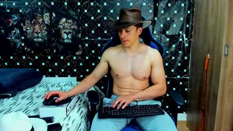 Snapshot of javiersexymann chatting on May 2026 04:07:02 AM Javier online show from May 2026 04:07:02 AM