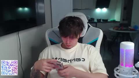 Snapshot of jayce_icestone chatting on May 2026 04:04:02 PM Jayce online show from May 2026 04:04:02 PM