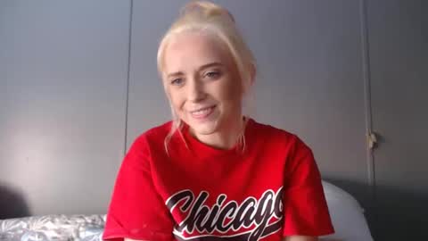 Snapshot of jaydenangel chatting on January 2025 03:39:02 PM Blondie Queen Jayden online show from January 2025 03:39:02 PM